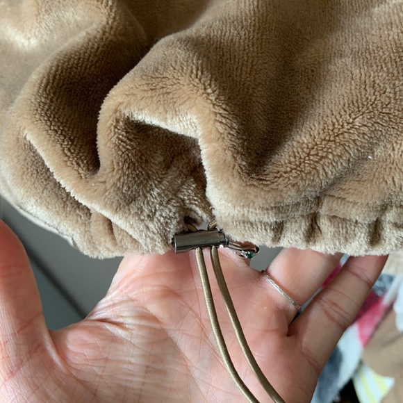 SOLD Cropped sherpa teddy bear hoodie with cinch waist - Picture 4 of 8